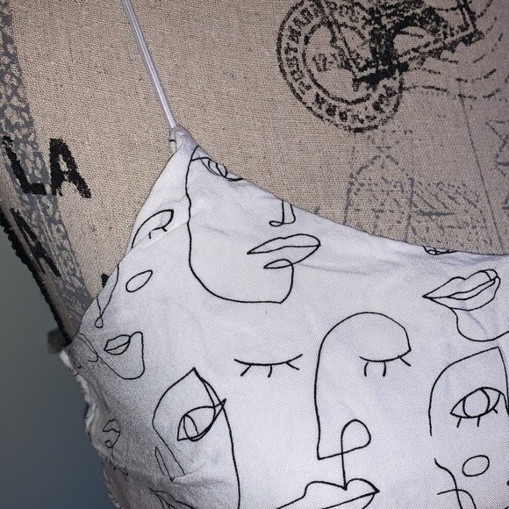 White Crop Tank with Face Design S - Picture 2 of 5